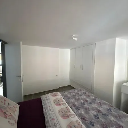 Schoene Im Gruenen Mit Privater Pool Und Meeresblick Apartmán