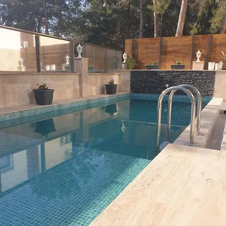 Schoene Im Gruenen Mit Privater Pool Und Meeresblick