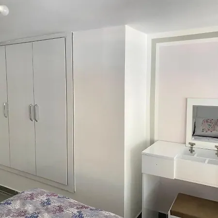 Apartman Schoene Im Gruenen Mit Privater Pool Und Meeresblick
